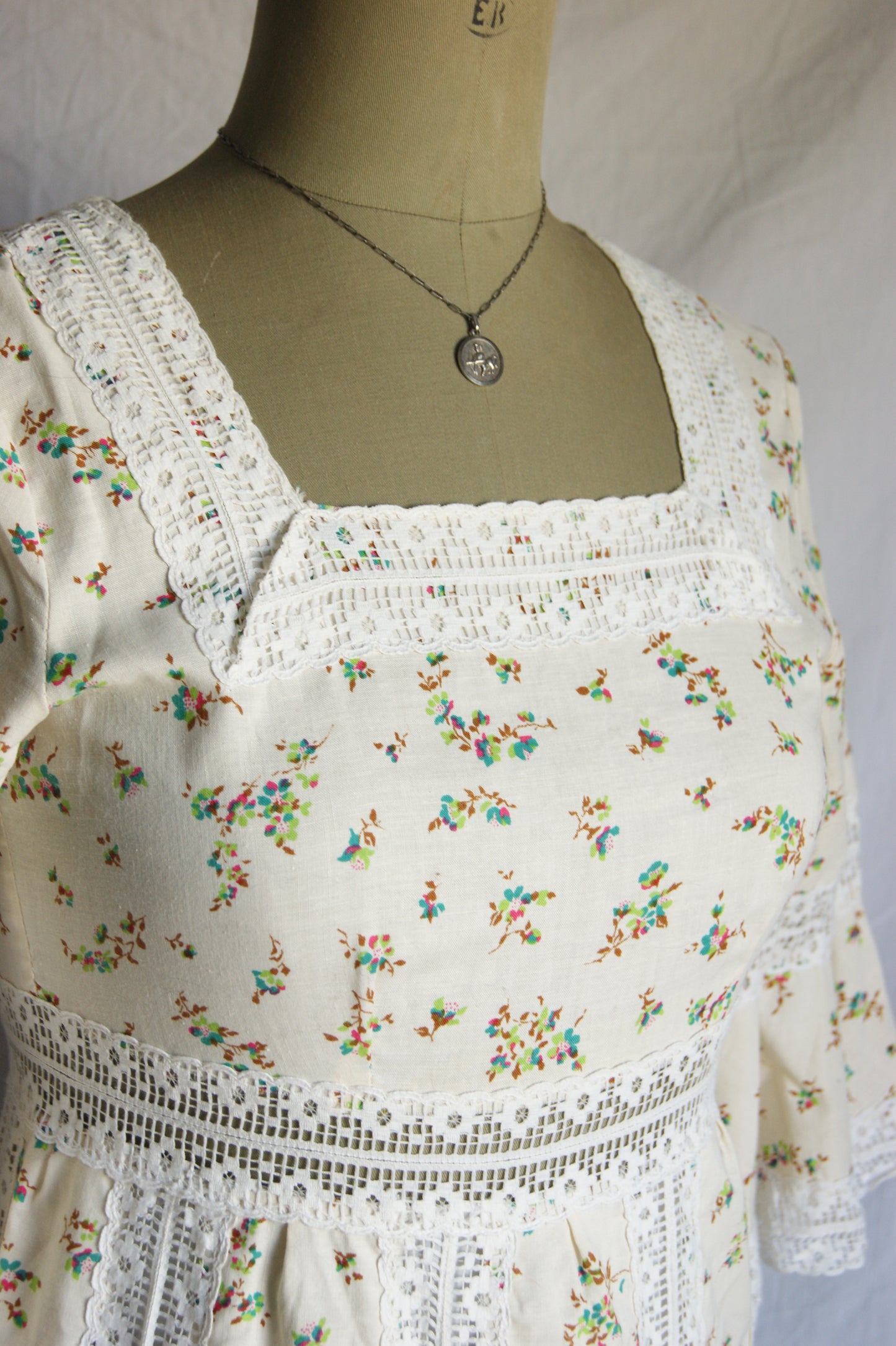 1970s Hand-Sewn Prairie Dress in Cream with Delicate Floral Print - S/M