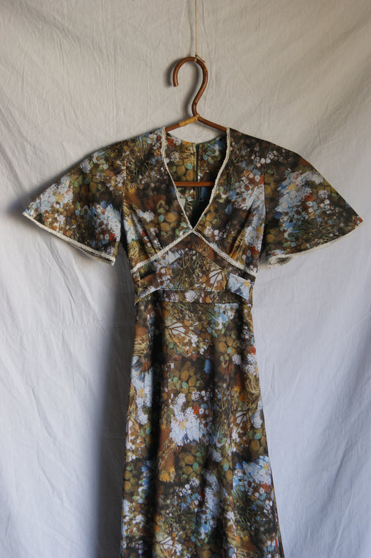 1970s Hand-Sewn Prairie Dress in Nature's Garden Print Syntethic Fabric - XS