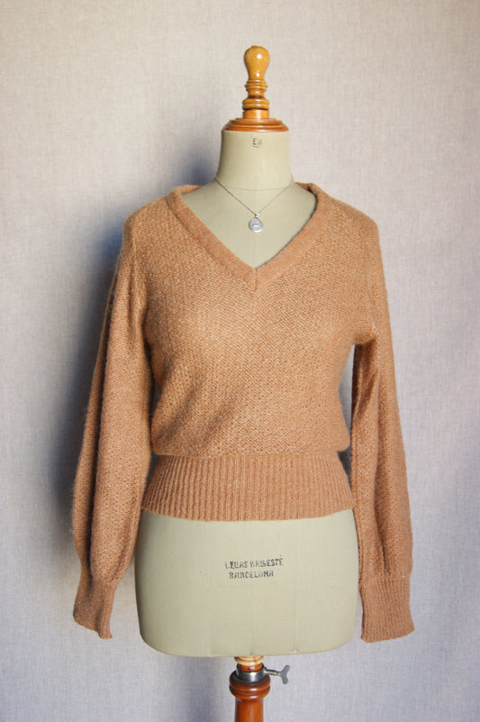 1970s Hand-Knitted Wool Light Sweater - M