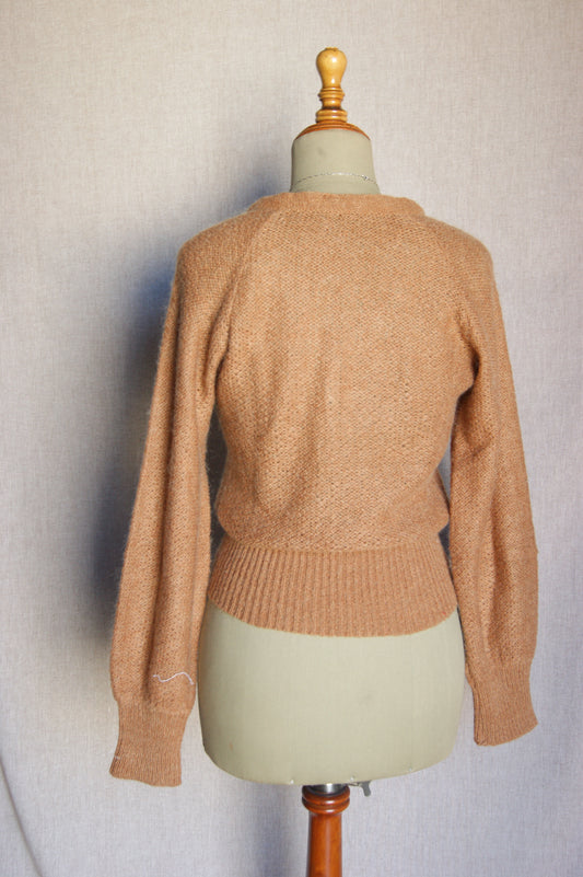 1970s Hand-Knitted Wool Light Sweater - M
