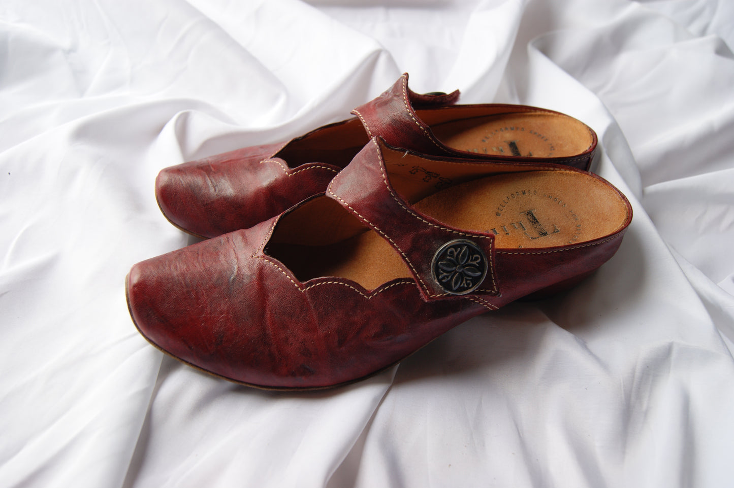 RESERVED for Hannah - Vintage Think! Oxblood Leather Scalloped Mules - EU38 US7.5