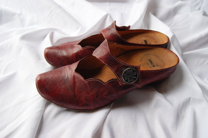 RESERVED for Hannah - Vintage Think! Oxblood Leather Scalloped Mules - EU38 US7.5