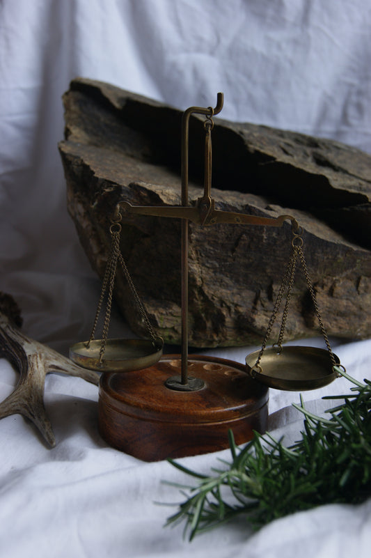 Antique Brass Balance Scale with Wooden Base – Vintage Apothecary Justice Scale