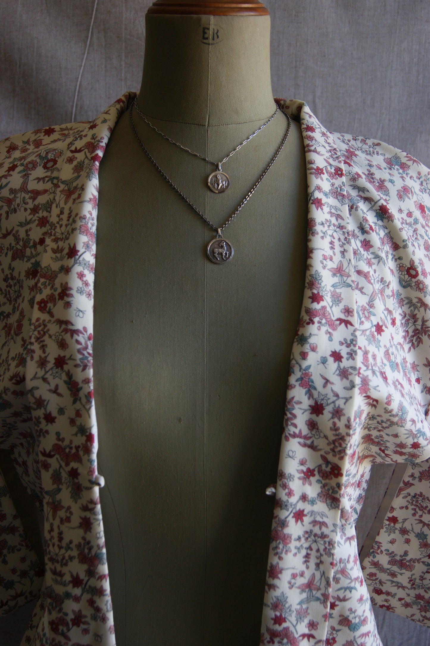 1970s Japanese Floral Ivory Hand-Crafted Haori Kimono Jacket