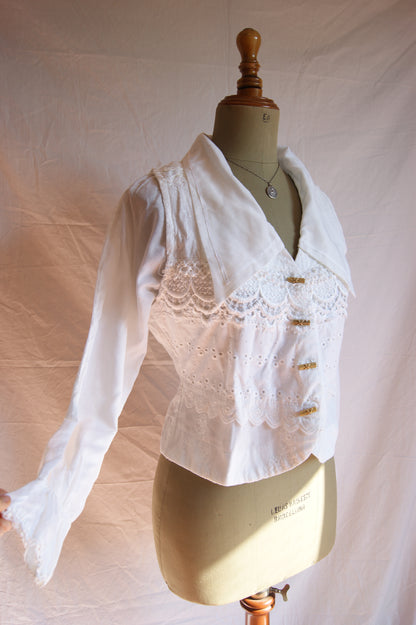 1980s Cotton Blouse with Lace Collar and Eyelet Details - M