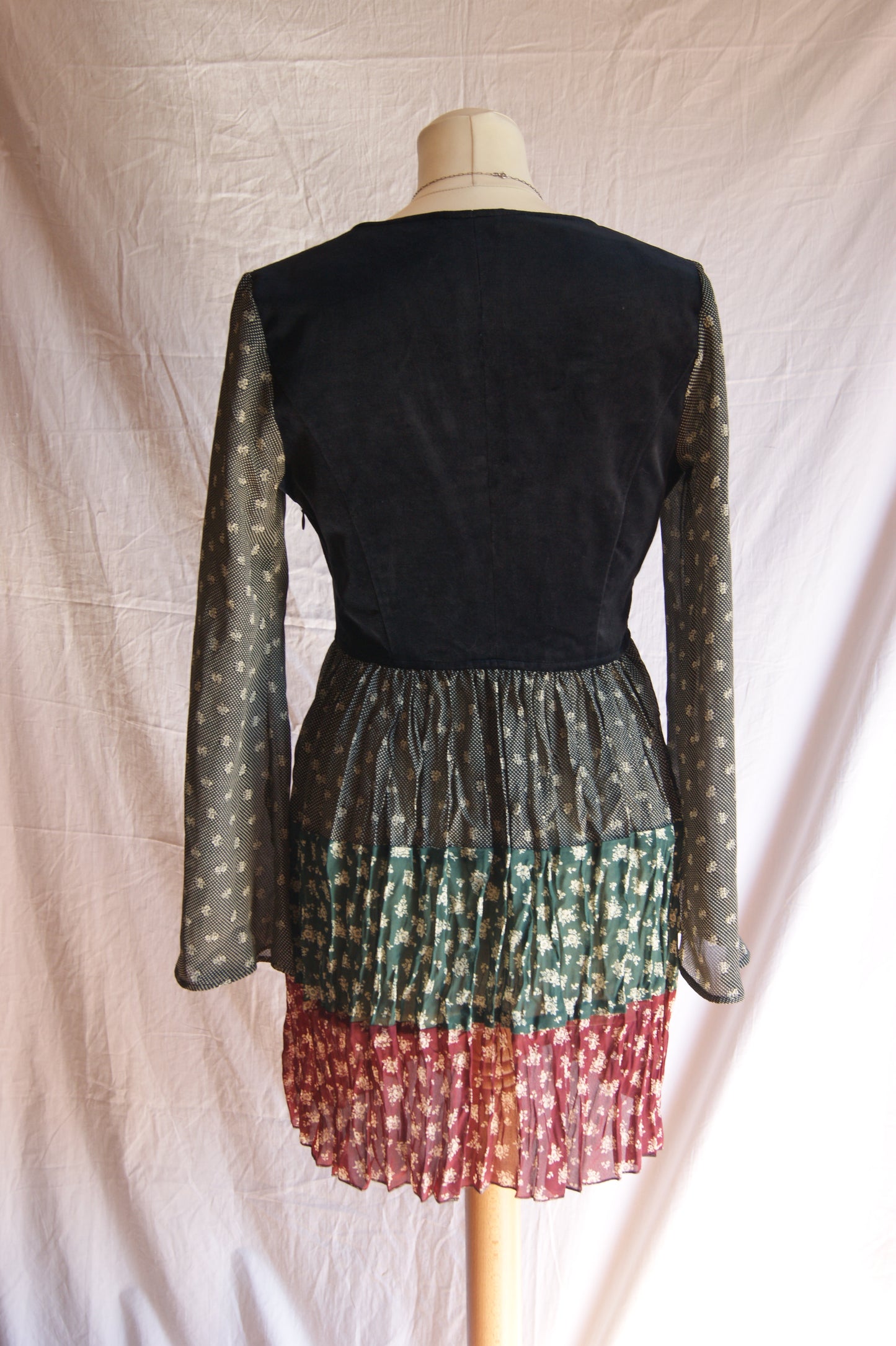 1980s Tiered Floral Dress with Lace-Up Velvet Bodice - S