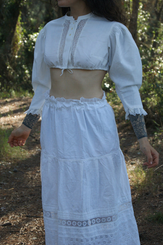 1890s Hand-Crafted Cotton Victorian Crop Blouse with Intricate Lace Trim - S