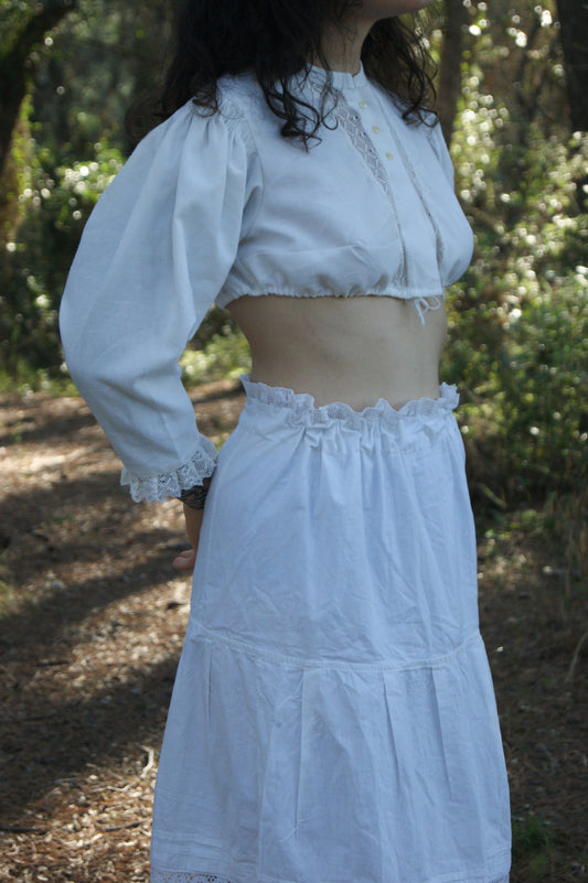 1890s Hand-Crafted Cotton Victorian Crop Blouse with Intricate Lace Trim - S