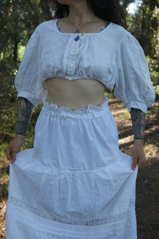 1970s Hand-Embroidered Folk Cotton Crop Blouse with Gathered Sleeves - S/M