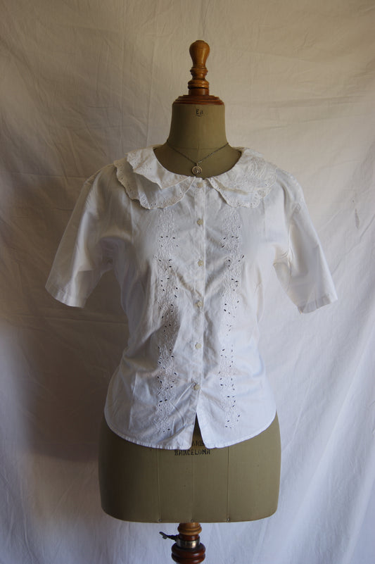 1980s White Eyelet Cotton Blouse with Scalloped Collar - M/L