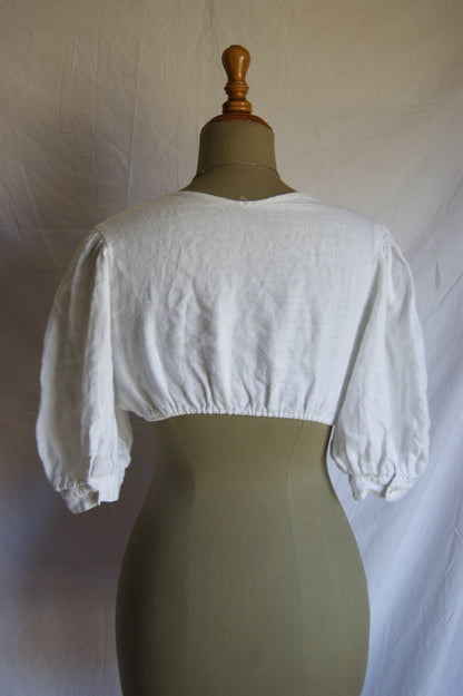 1970s Hand-Embroidered Folk Cotton Crop Blouse with Gathered Sleeves - S/M