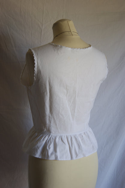 1960s White Cotton Sleeveless Blouse with Cutwork Embroidered Floral Motif - M