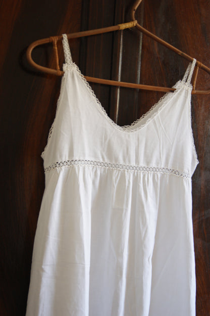 1920s Hand-Crafted Cotton Nightgown/Sundress with Ladder Lace Trim - M