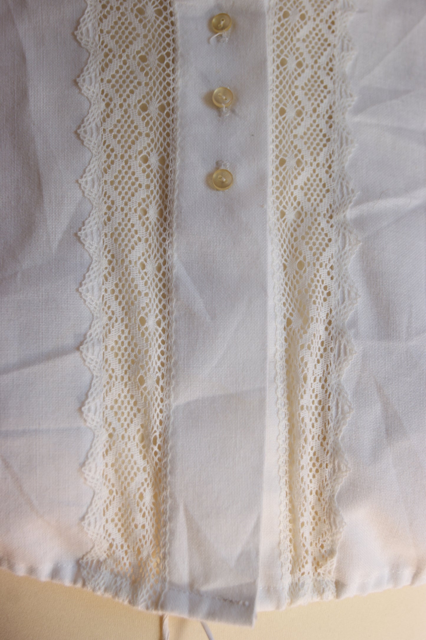 1890s Hand-Crafted Cotton Victorian Crop Blouse with Intricate Lace Trim - S