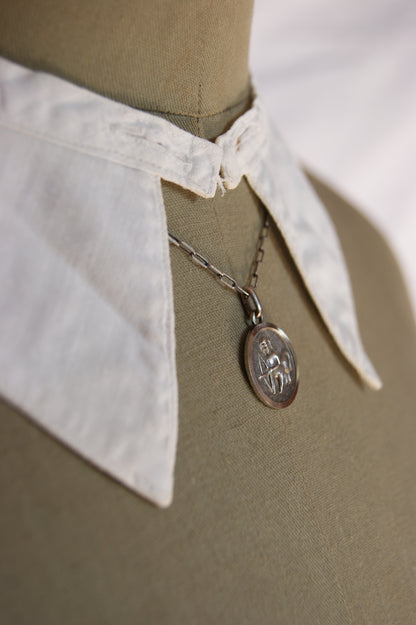 1920s Hand-Stitched White Cotton Collar with Scalloped Edges