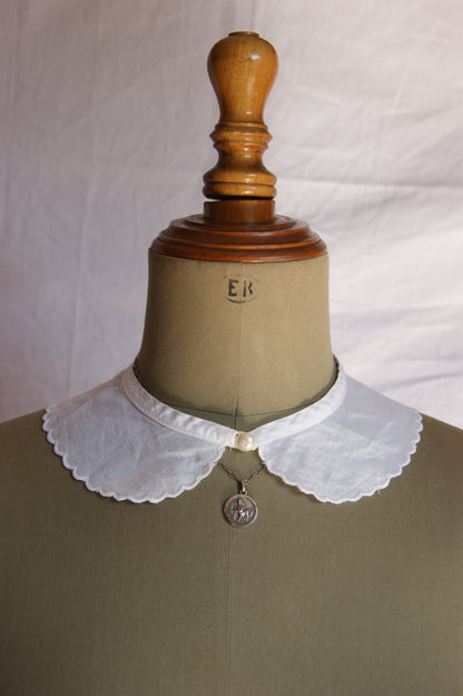 1920s Hand-Embroidered Cotton Peter Pan Collar with Scalloped Edges