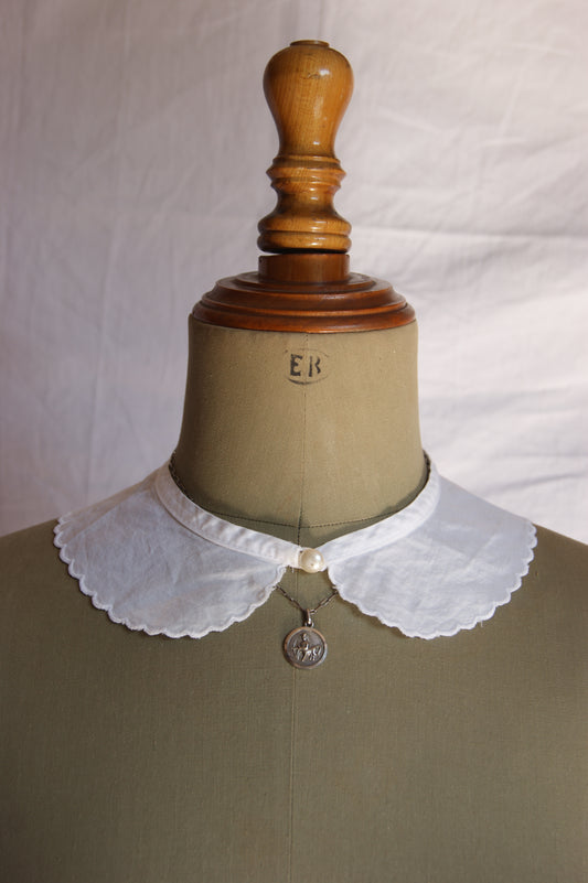 1920s Hand-Embroidered Cotton Peter Pan Collar with Scalloped Edges
