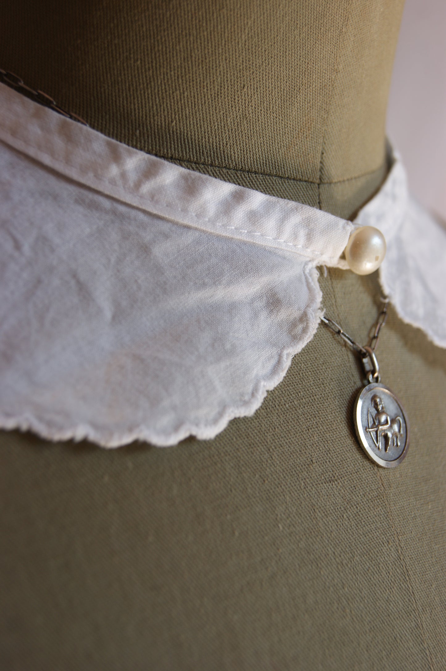 1920s Hand-Embroidered Cotton Peter Pan Collar with Scalloped Edges