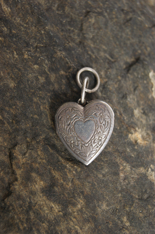 1920s Antique Heart Photo Locket