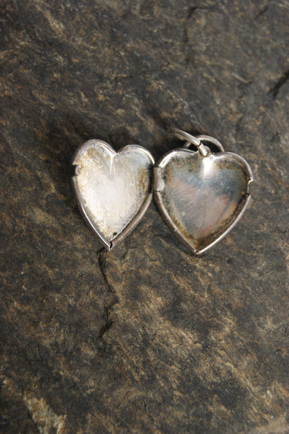 1920s Antique Heart Photo Locket