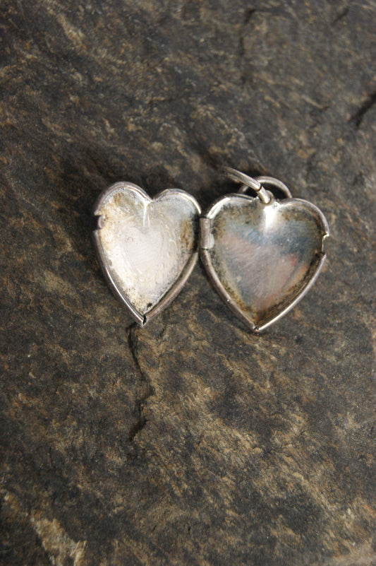1920s Antique Heart Photo Locket