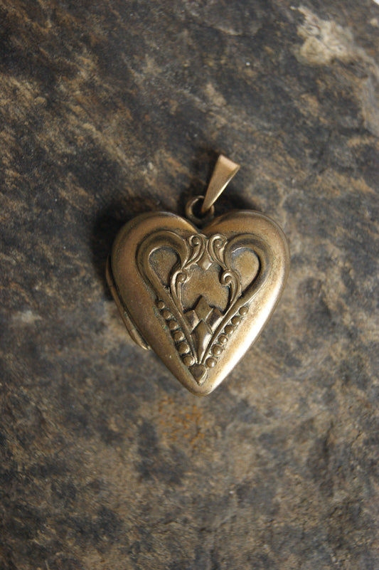 Late 1800s Antique Heart Photo Locket
