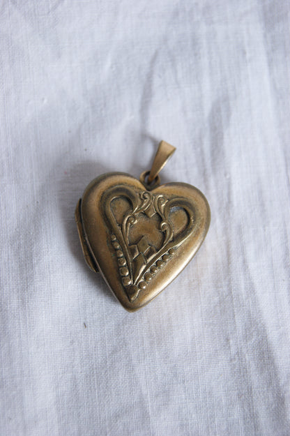 Late 1800s Antique Heart Photo Locket