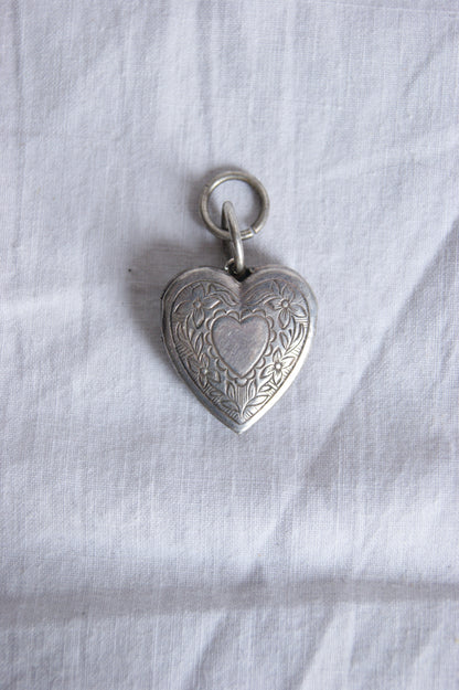 1920s Antique Heart Photo Locket