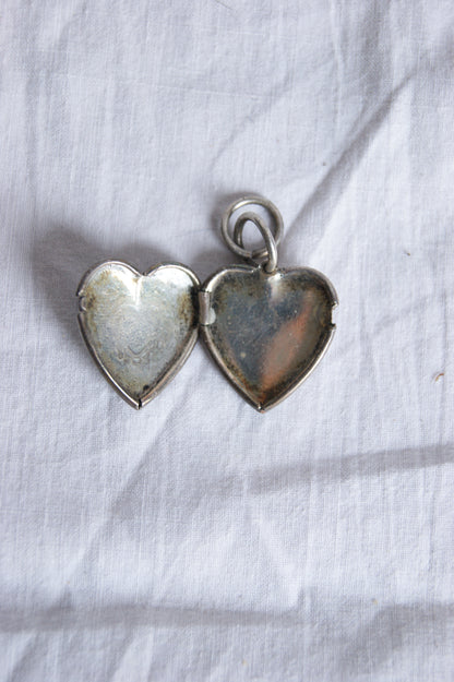1920s Antique Heart Photo Locket