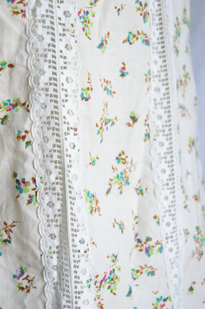 1970s Hand-Sewn Prairie Dress in Cream with Delicate Floral Print - S/M