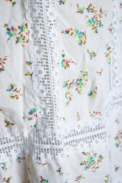 1970s Hand-Sewn Prairie Dress in Cream with Delicate Floral Print - S/M