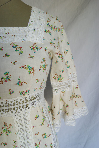 1970s Hand-Sewn Prairie Dress in Cream with Delicate Floral Print - S/M
